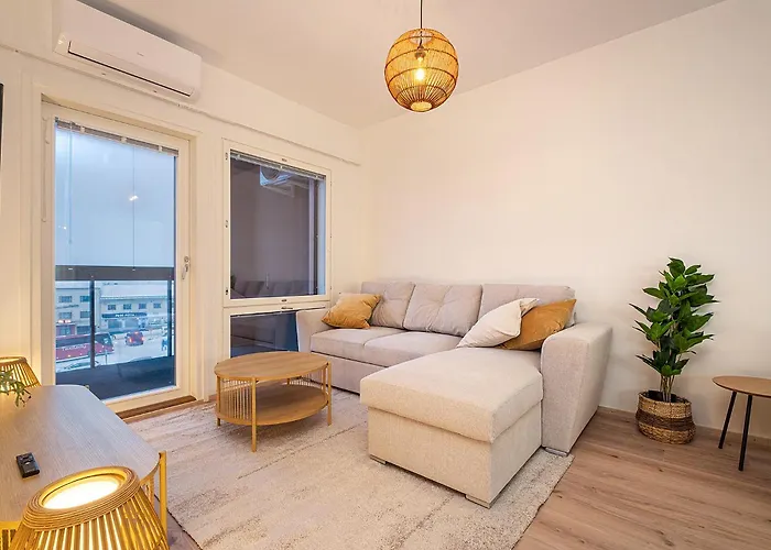 Spacious 2bdr With Private Sauna רובניימי