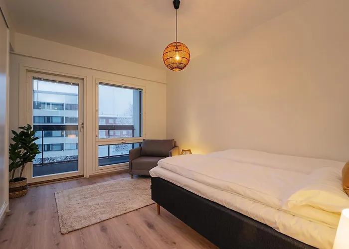 Spacious 2bdr With Private Sauna * רובניימי