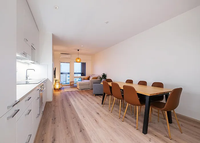 Spacious 2bdr With Private Sauna * רובניימי